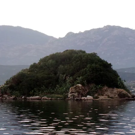 Isulella & Restaurant Porto-Vecchio (Corsica)