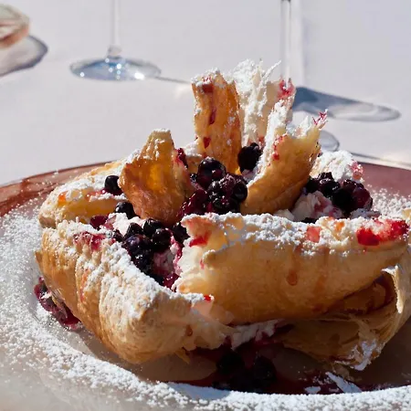 Isulella & Restaurant 4*