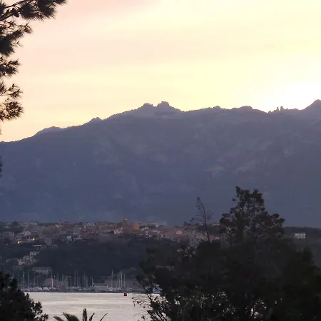 Isulella & Restaurant Отель Порто-Веккьо