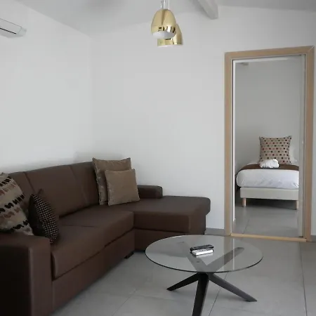 Отель Isulella & Restaurant Порто-Веккьо