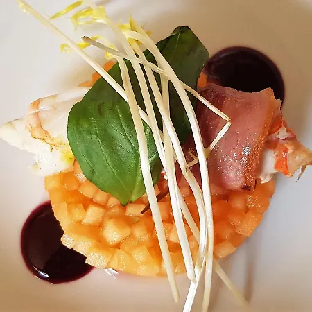 Isulella & Restaurant Отель 4*