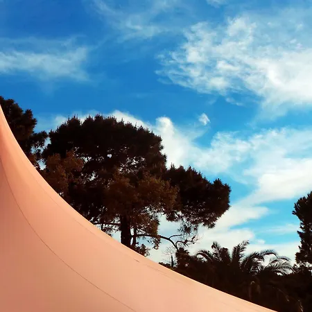 Isulella & Restaurant 4*