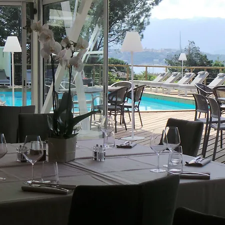 Отель Isulella & Restaurant Порто-Веккьо