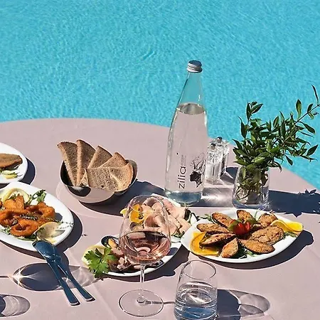 Isulella & Restaurant Отель 4*