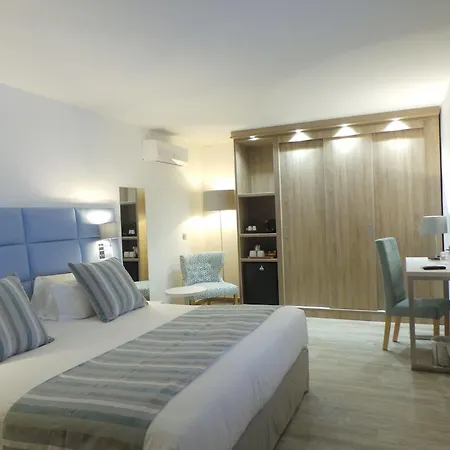 Isulella & Restaurant Отель 4*