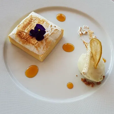 Isulella & Restaurant Отель Порто-Веккьо