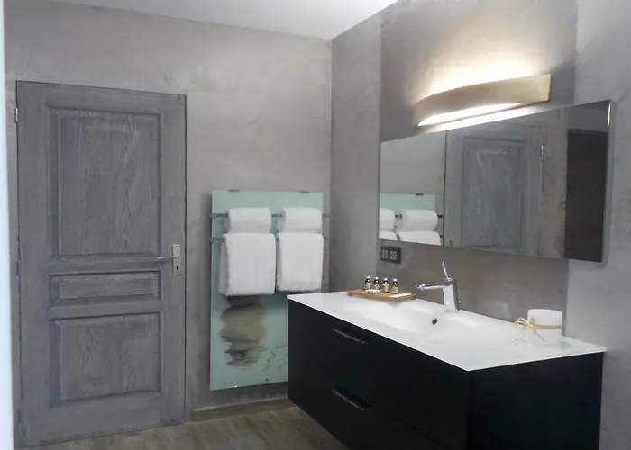 Isulella & Restaurant 4*