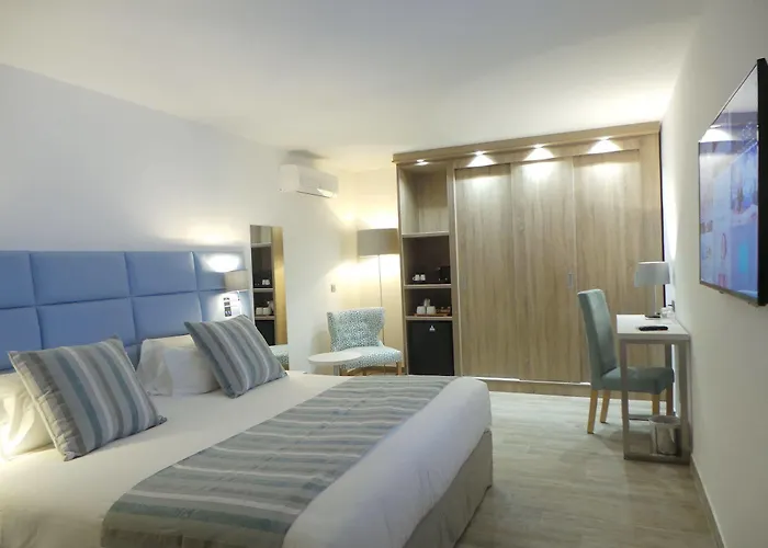 Isulella & Restaurant Hotel 4*