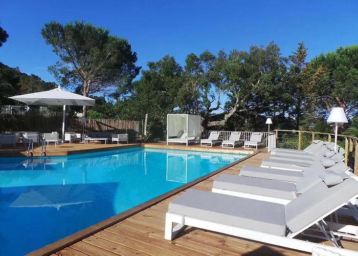 Isulella & Restaurant Hotel 4*